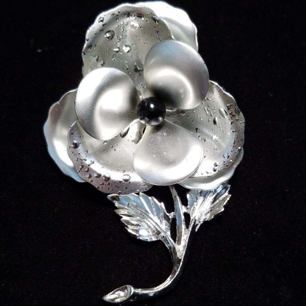 Vintage Large Silvertone Metal Flower Brooch EUC